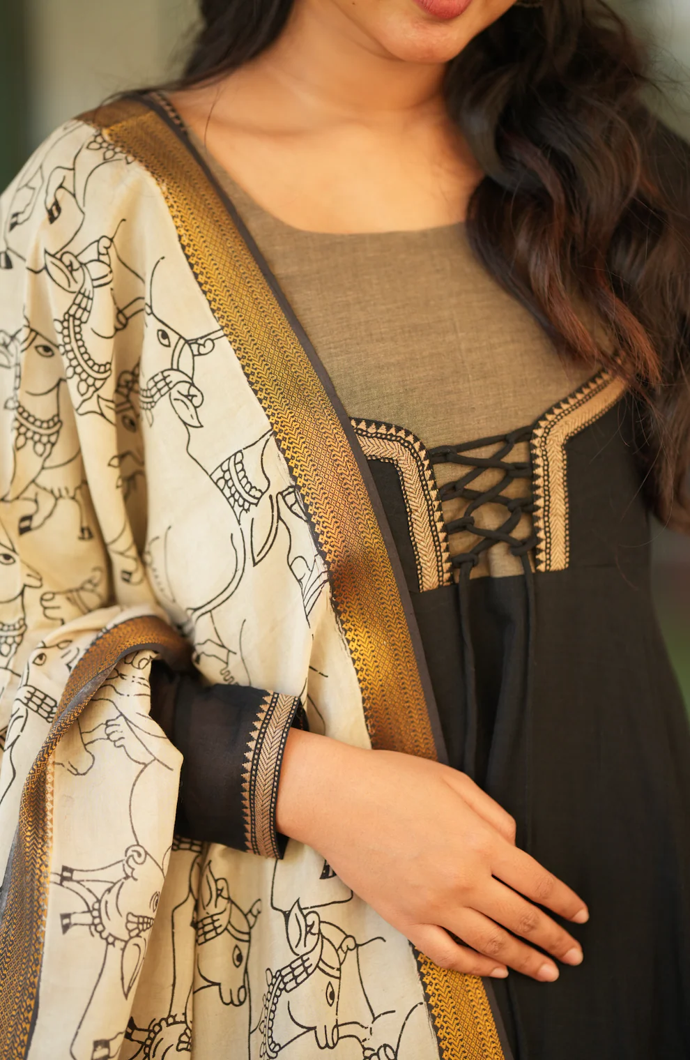 BHAMA-(BLACK +PEN KALAMKARI) - Image 6