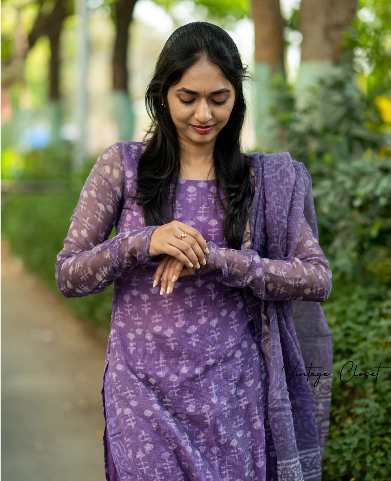 HEMANIKA VIOLET - Image 3