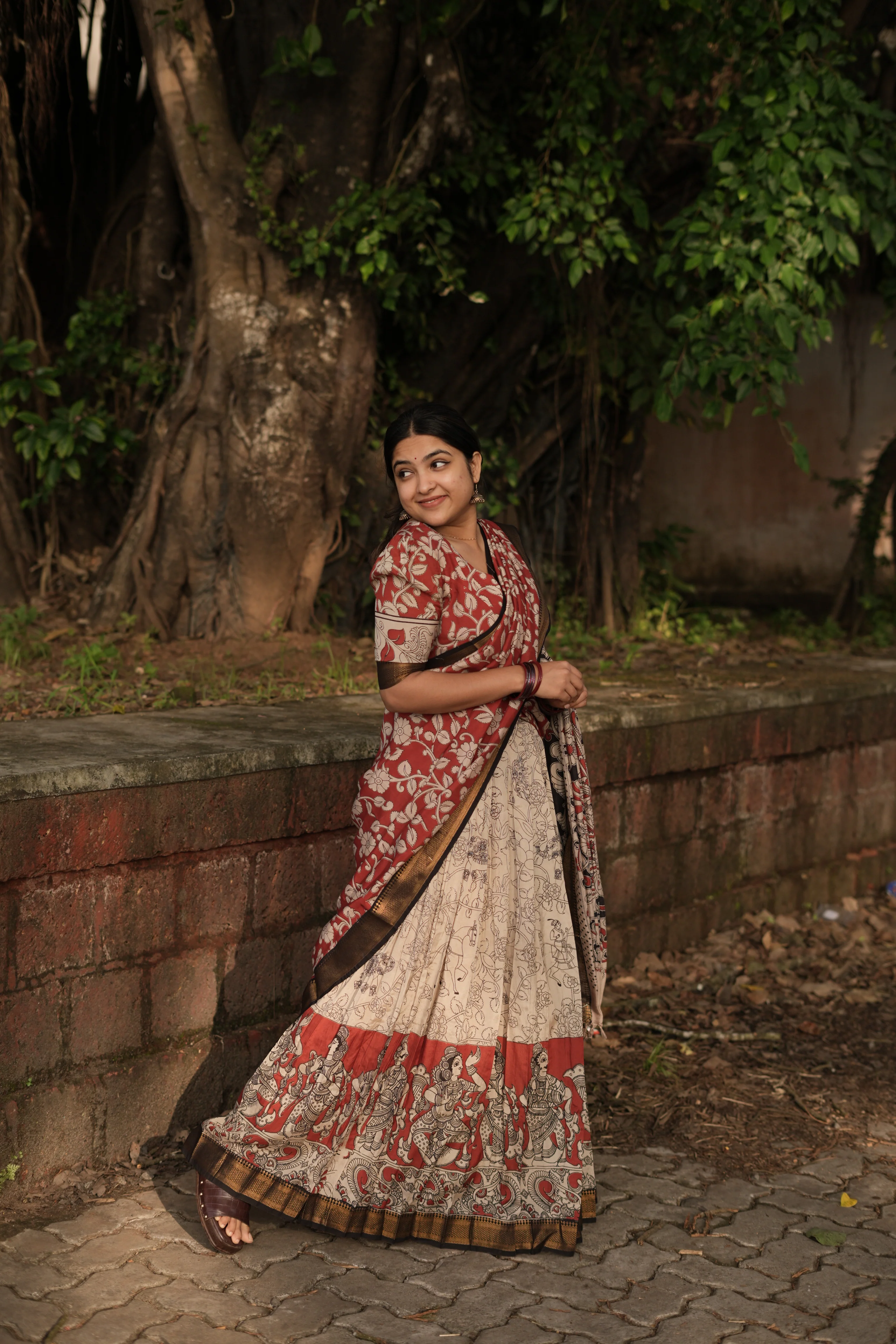 LAHARI-Red - Image 4
