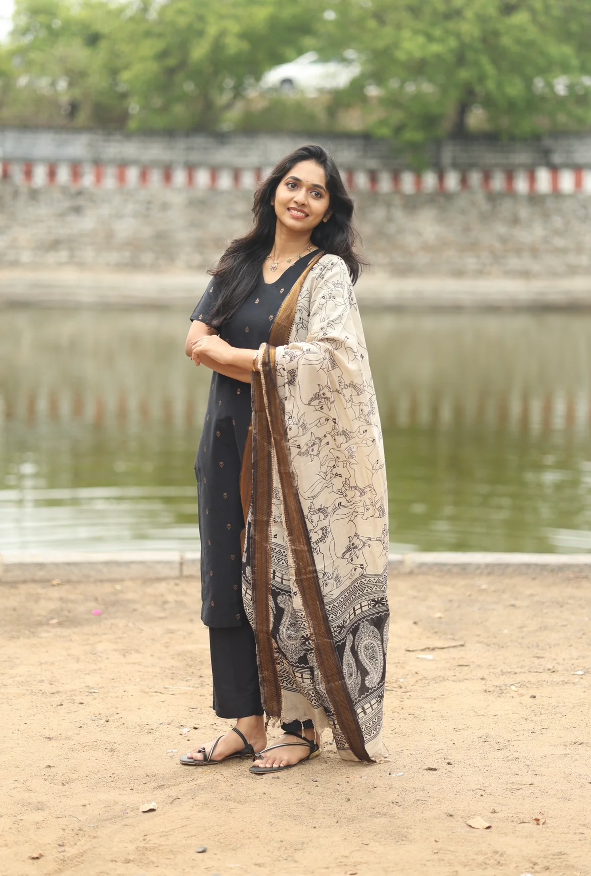 Meenakshi-Black - Image 4