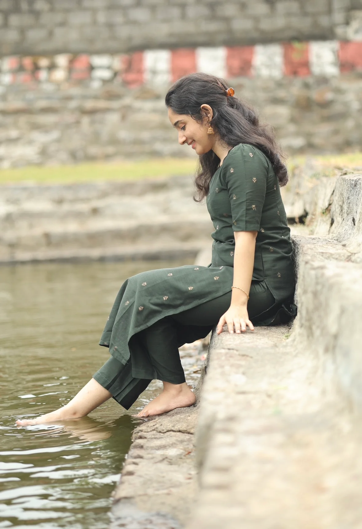 Meenakshi-Bottle green - Image 4