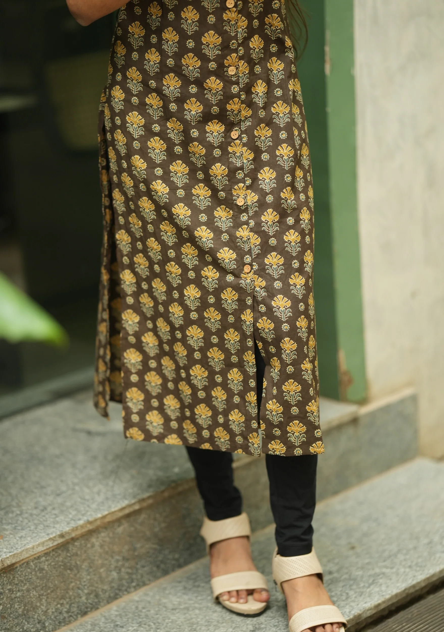 PALLAVI-collared II - Image 5