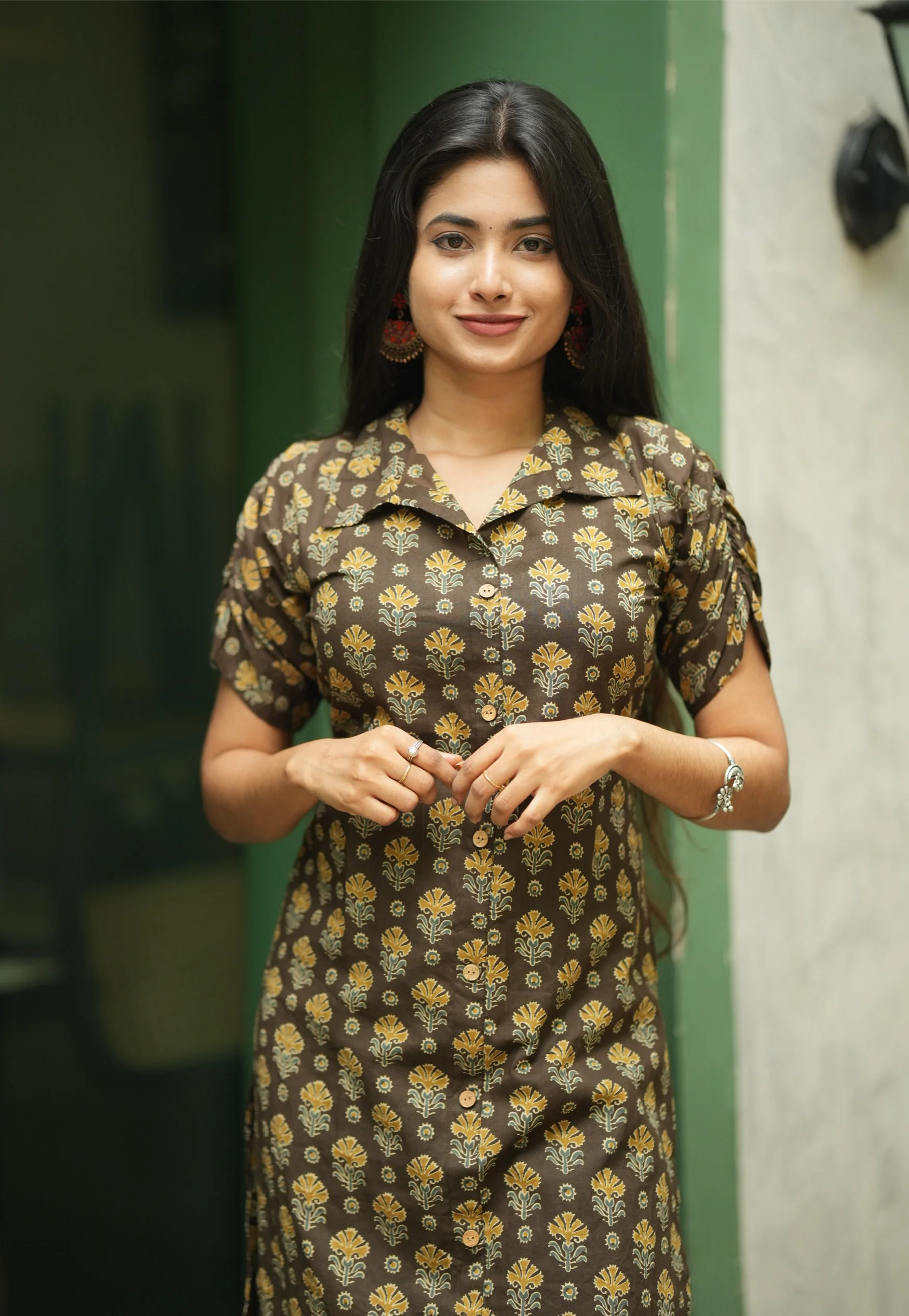 PALLAVI-collared II - Image 7