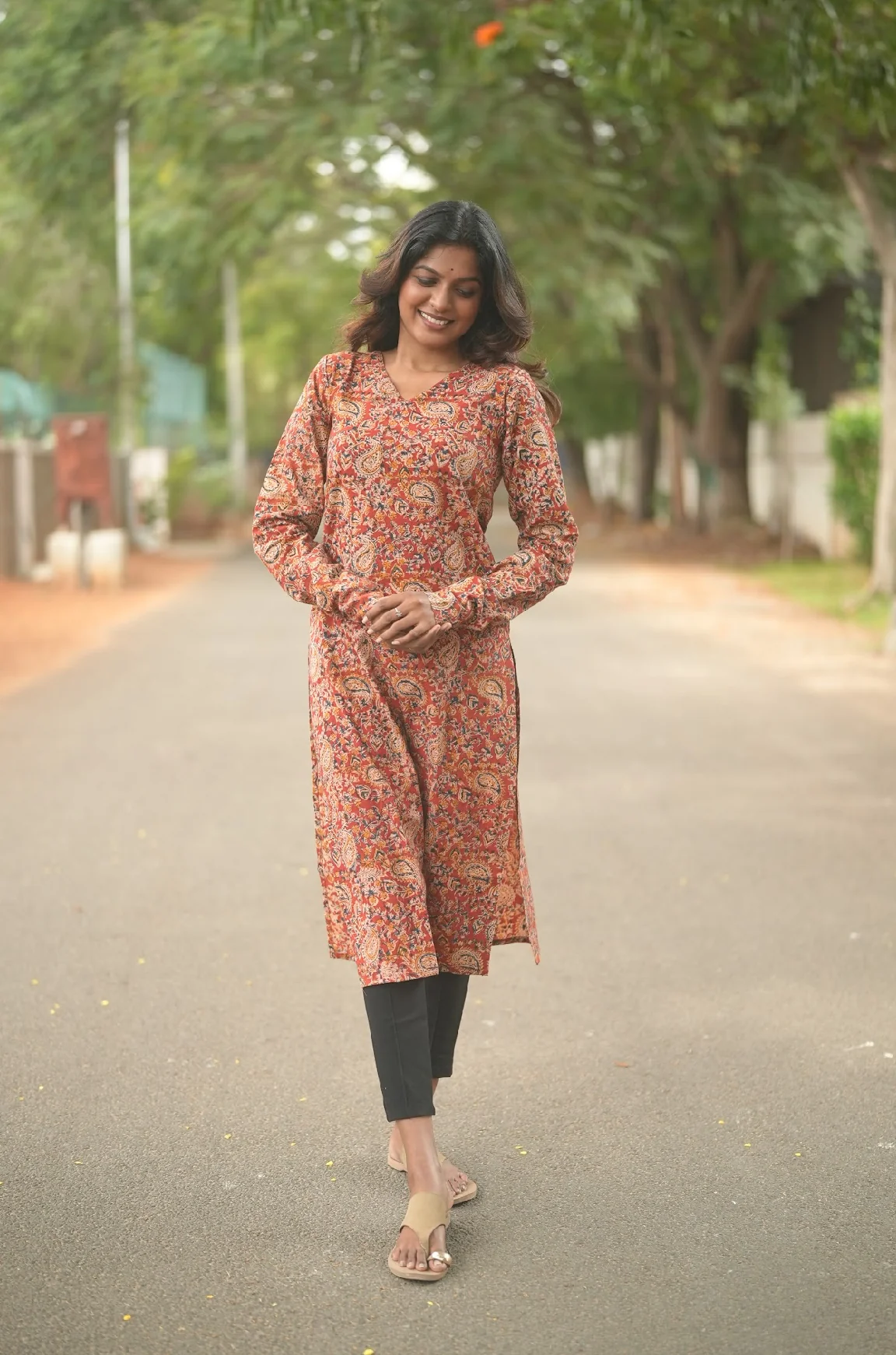 Pallavi-Kalamkari(V neck) - Image 2