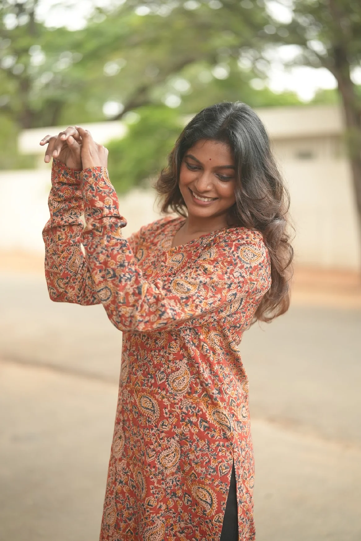Pallavi-Kalamkari(V neck) - Image 3