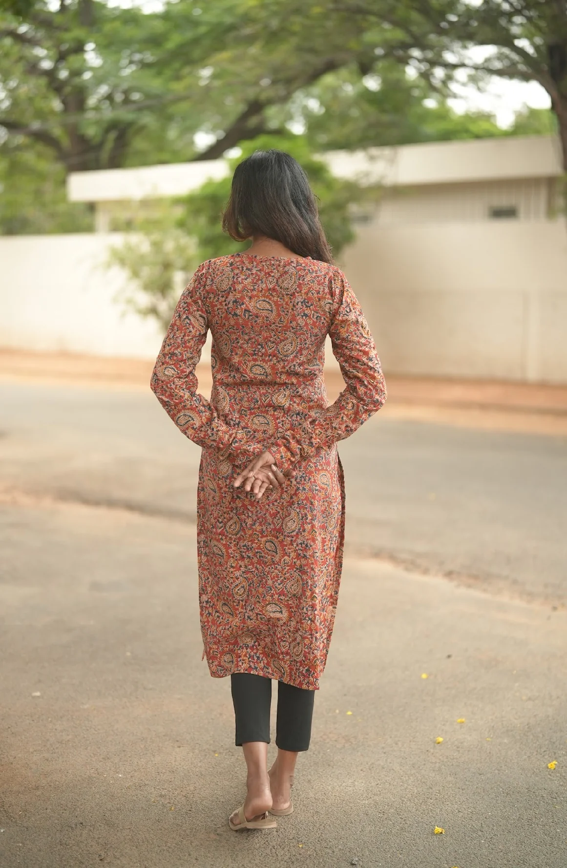 Pallavi-Kalamkari(V neck) - Image 4
