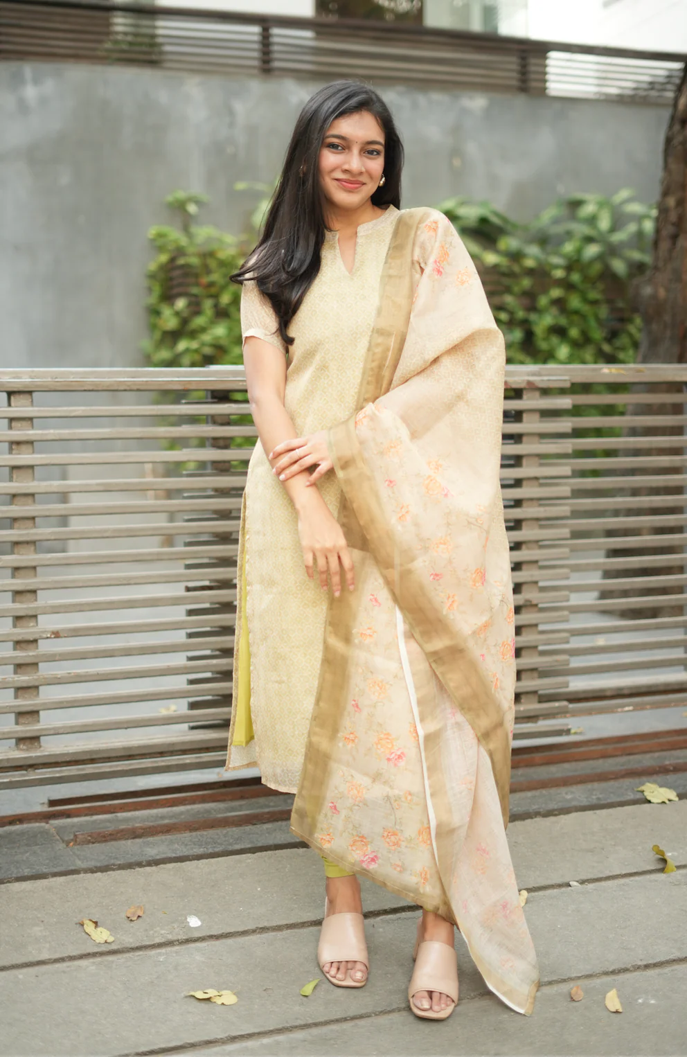 SHREYA-Tissue pistah