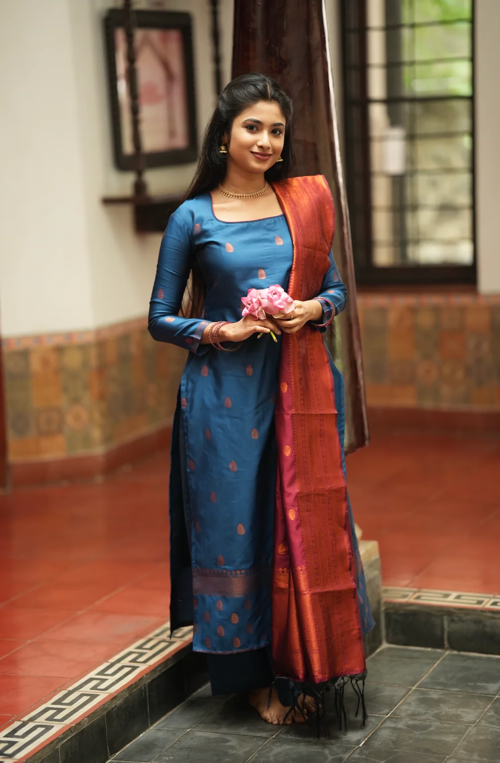VEENA-mayil