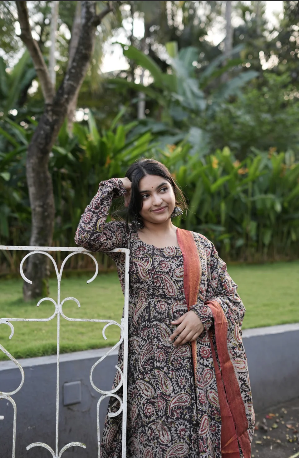 Yamini-Black