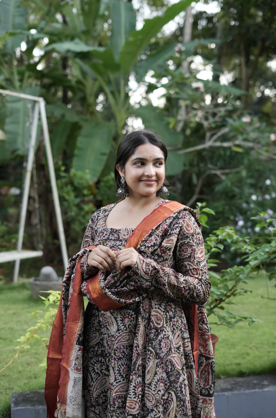 Yamini-Black - Image 2