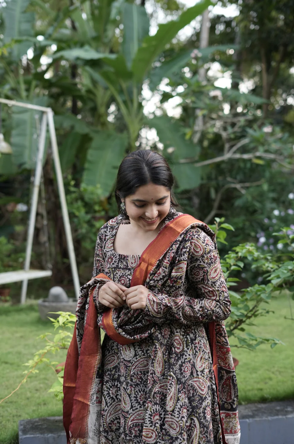 Yamini-Black - Image 3