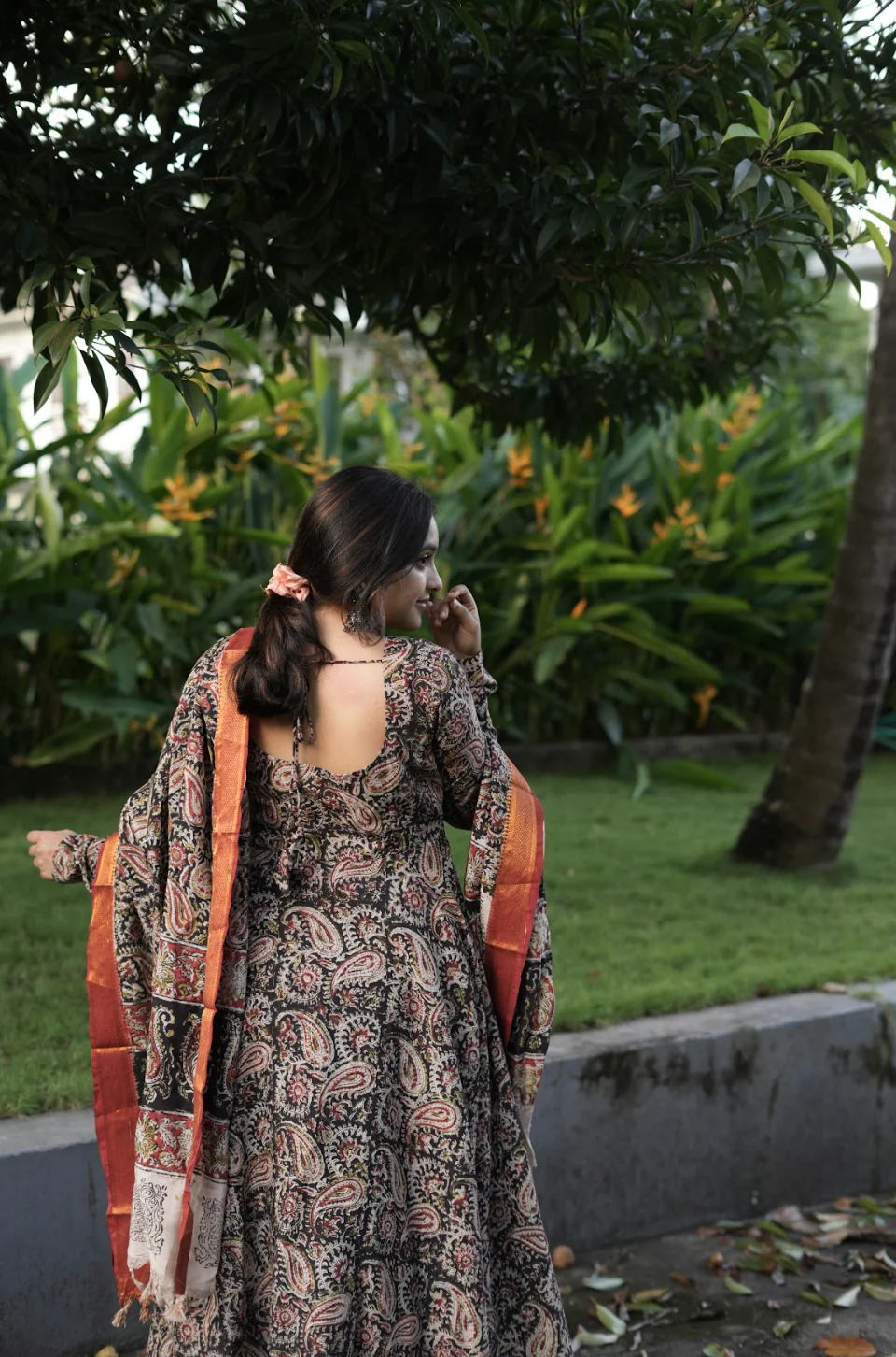 Yamini-Black - Image 5