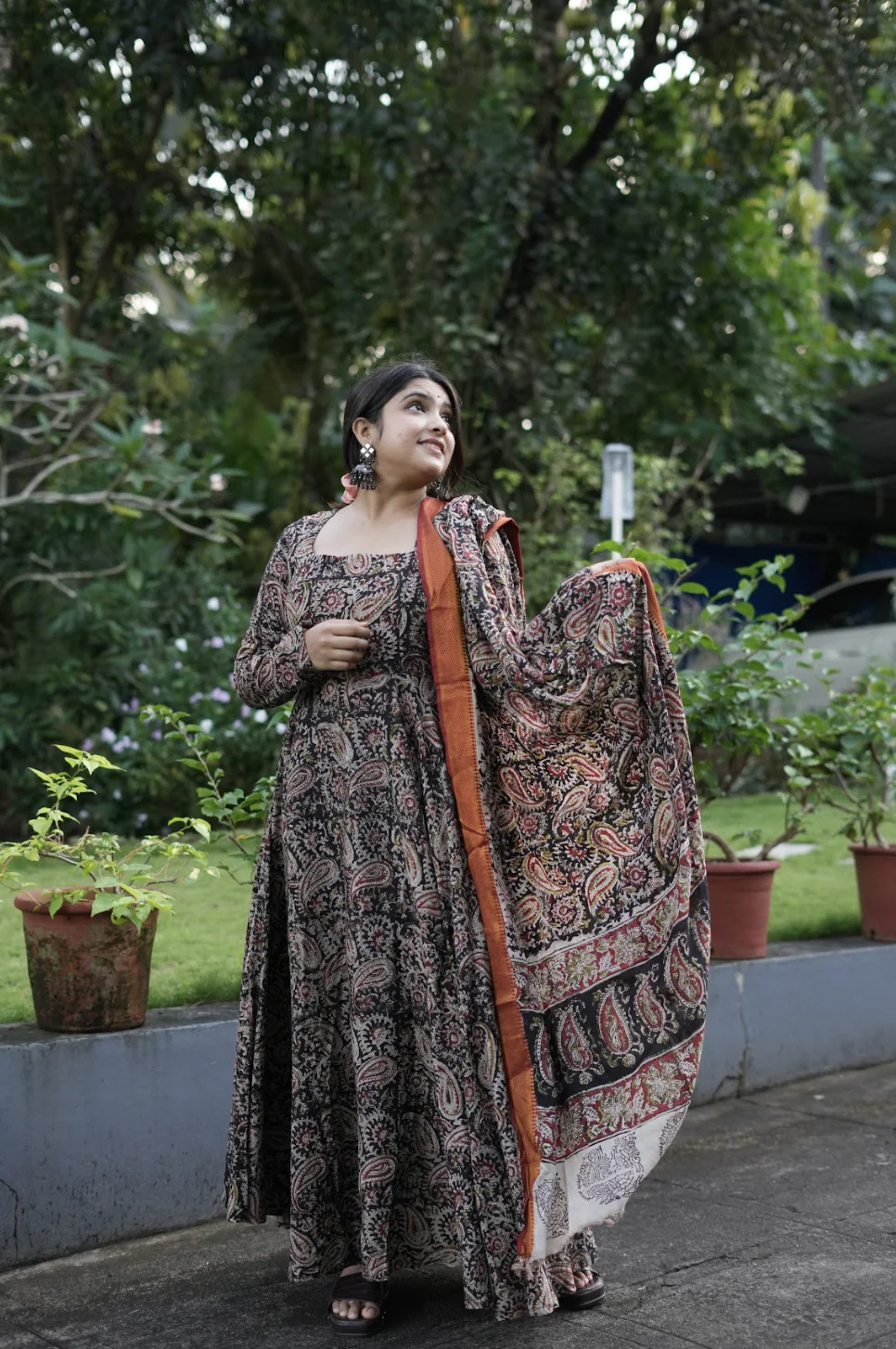 Yamini-Black - Image 8