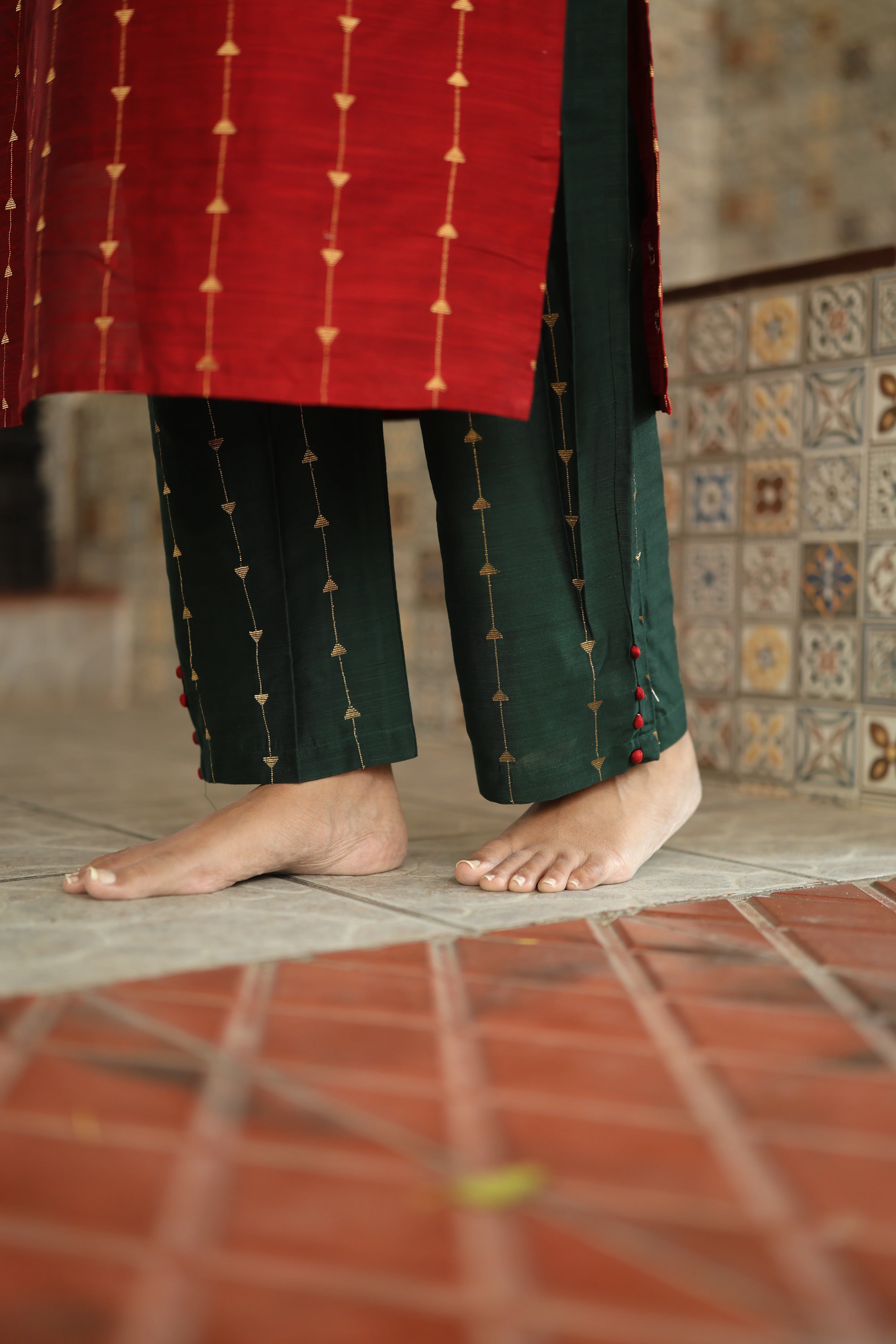 Yashodha-MAROON AND GREEN - Image 6